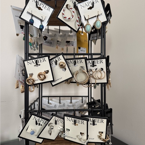 Earring Collection - Picture 3 of 8